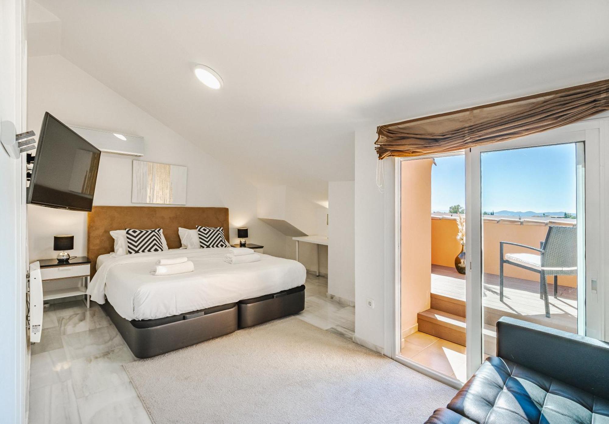 Private Luxurious Hillside Villa With Pool & Sea Views For 8 To 10 Ppl Fuengirola Buitenkant foto